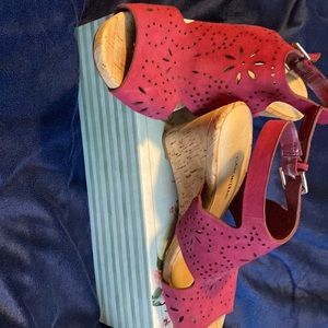Burgundy Isaac Mizrahi wedge. Worn once.